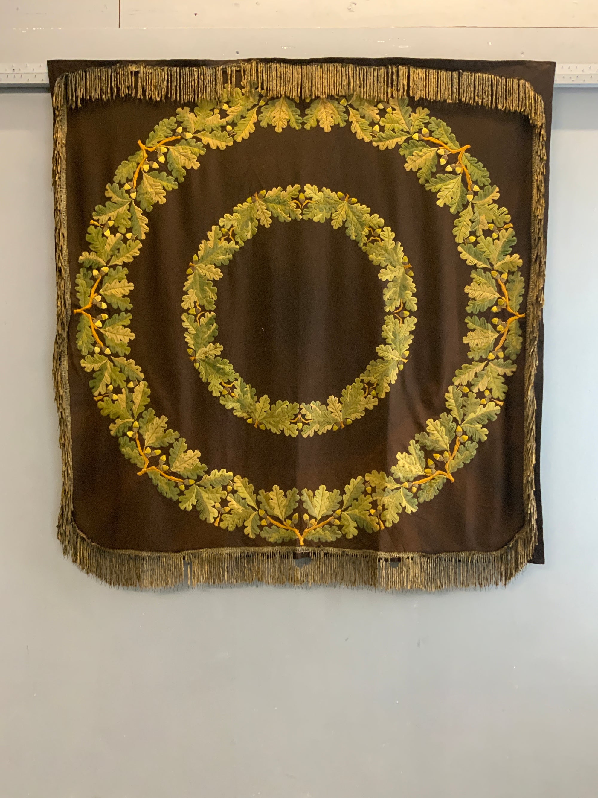Edwardian wool tablecloth with oakleaves (135 x 135cm)