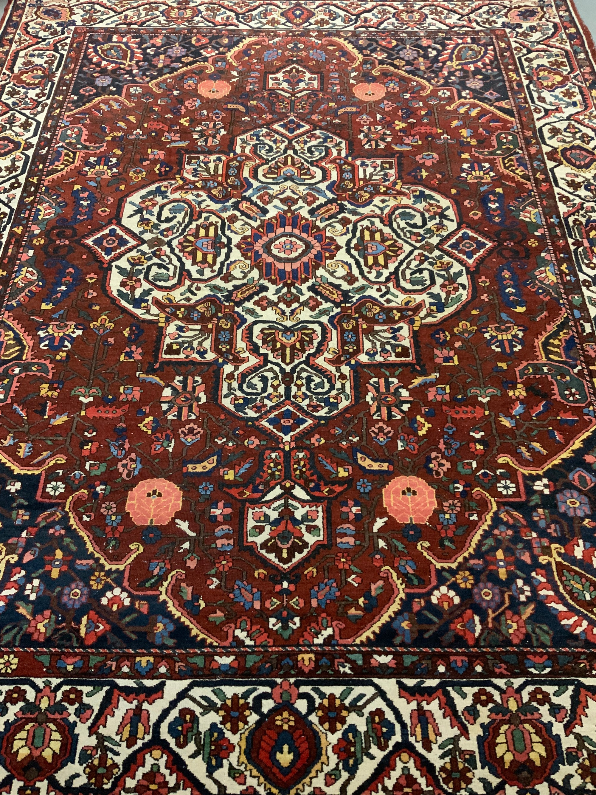 Bactiari medallion carpet (399 x 319cm)