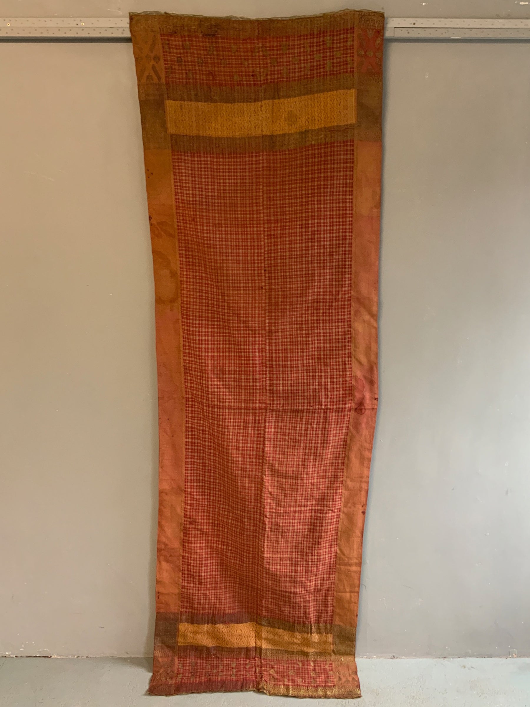 Sumatran Minangkabau silk / gilt selendang (258 x 83cm)
