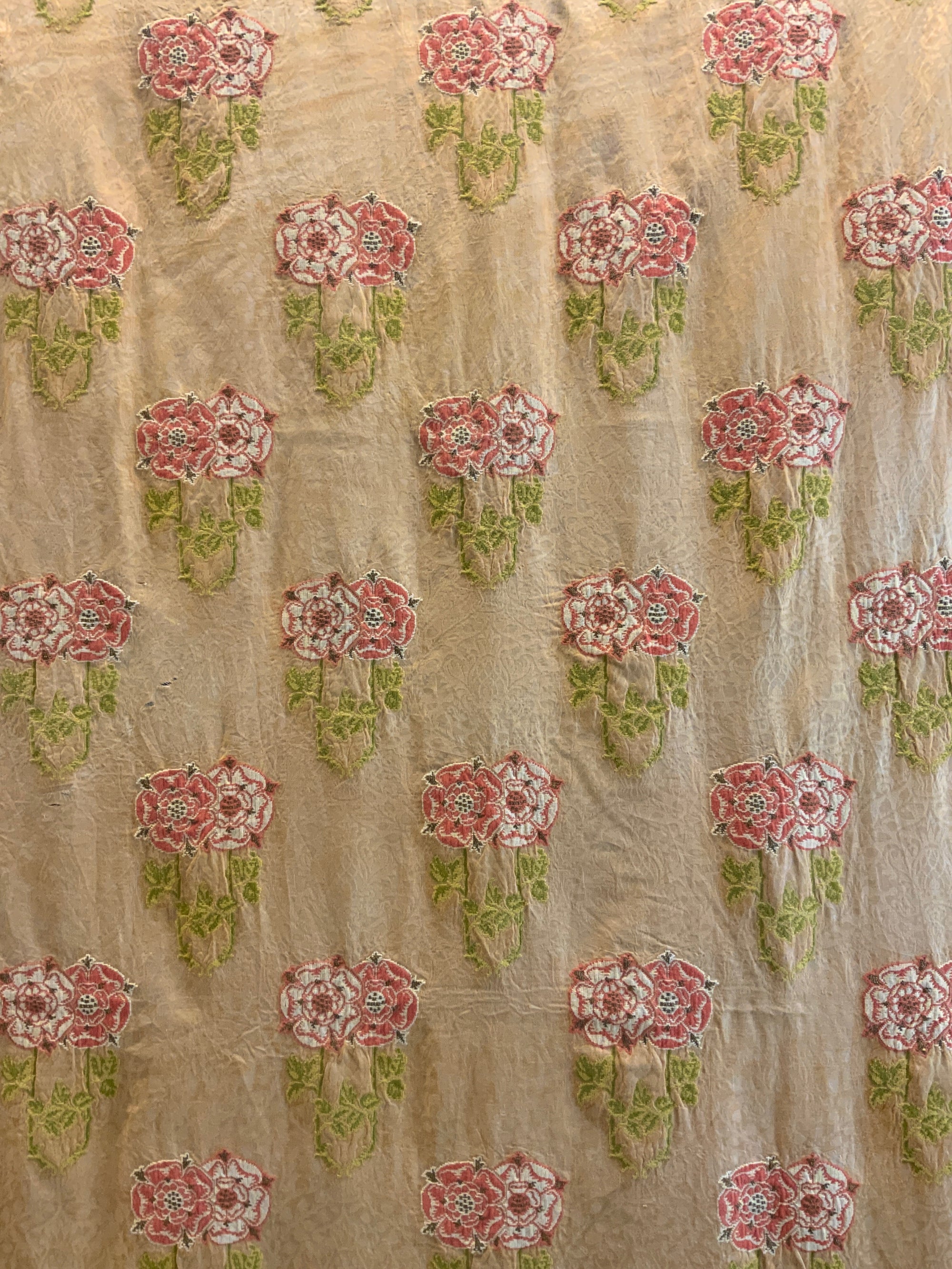 Tudor rose silk brocade (230 x 123cm)
