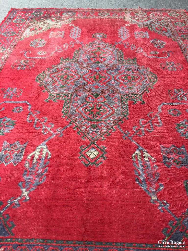Turkish Turkey Ushak Carpet With Medallion Circa 1925 Carpet