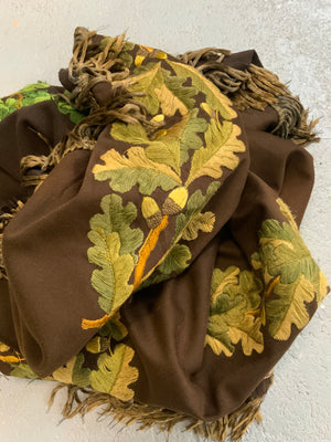 Edwardian wool tablecloth with oakleaves (135 x 135cm)