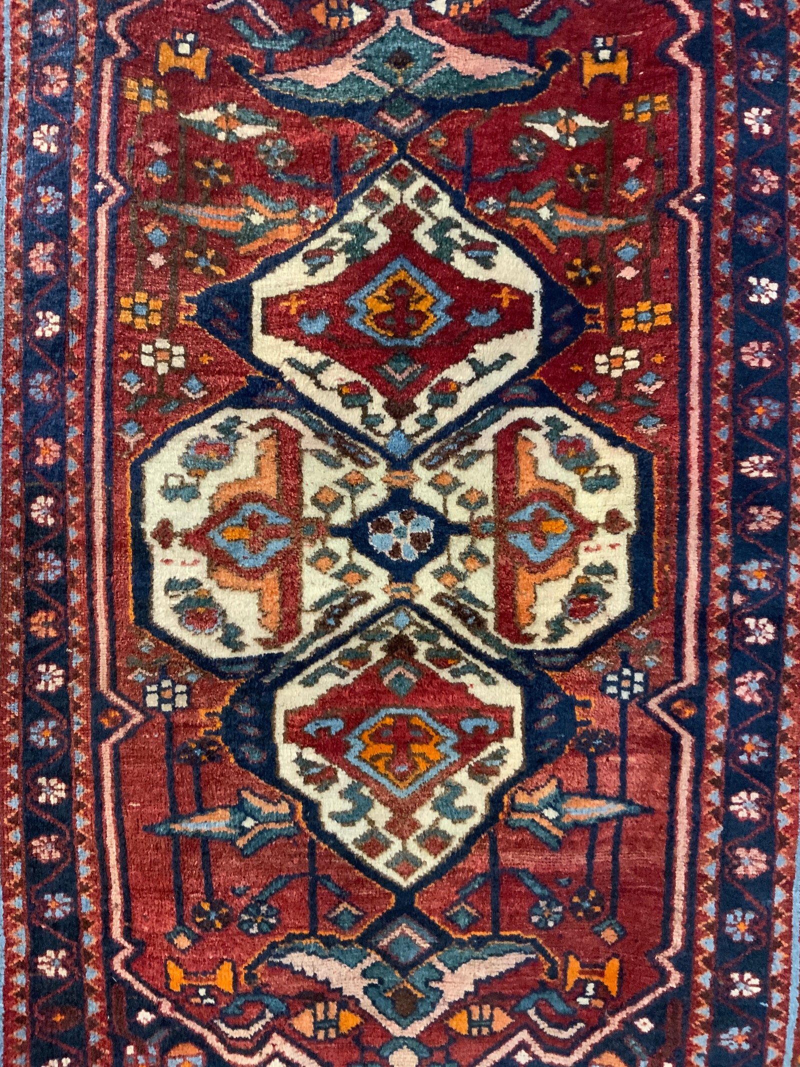 Louri medallion small carpet (235 x 167cm)