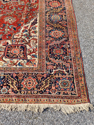 Heriz vintage medallion carpet (366 x 268cm)