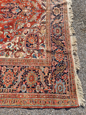 Heriz vintage medallion carpet (366 x 268cm)
