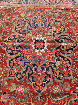 Heriz vintage medallion carpet (366 x 268cm)