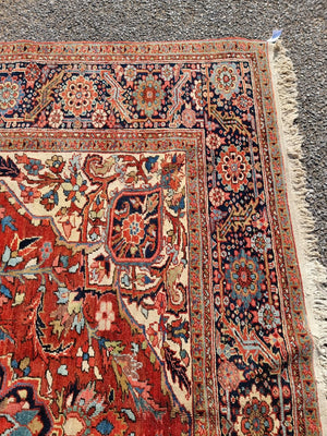 Heriz vintage medallion carpet (366 x 268cm)