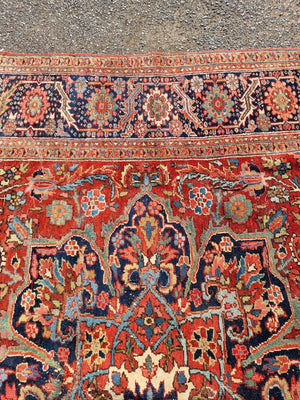 Heriz vintage medallion carpet (366 x 268cm)