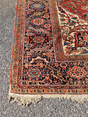 Heriz vintage medallion carpet (366 x 268cm)
