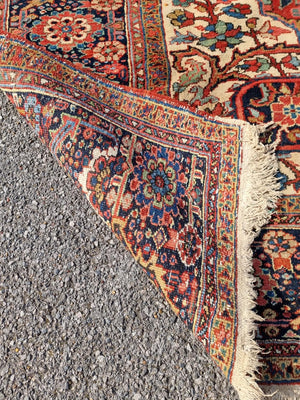 Heriz vintage medallion carpet (366 x 268cm)