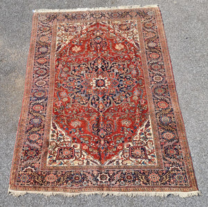 Heriz vintage medallion carpet (366 x 268cm)