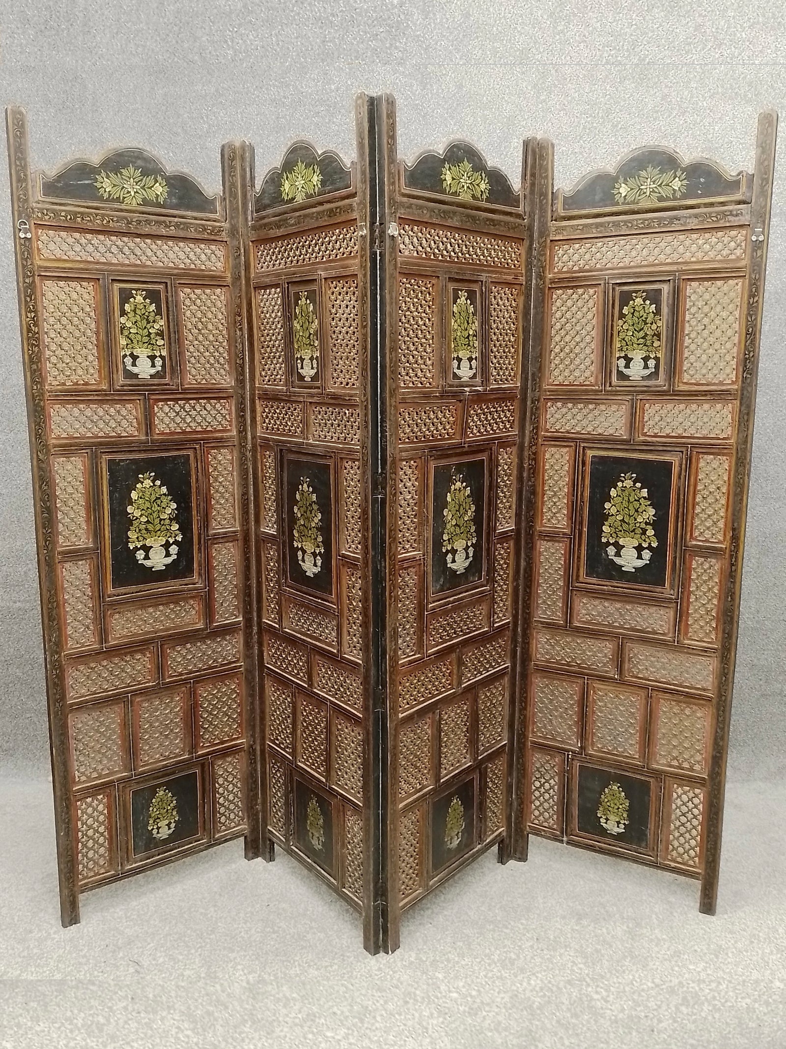 Indian vintage painted and fretwork screen (117 x 204cm)