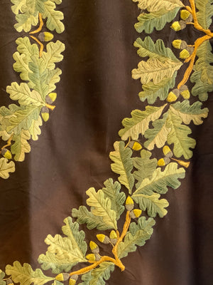 Edwardian wool tablecloth with oakleaves (135 x 135cm)