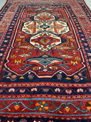 Louri medallion small carpet (235 x 167cm)