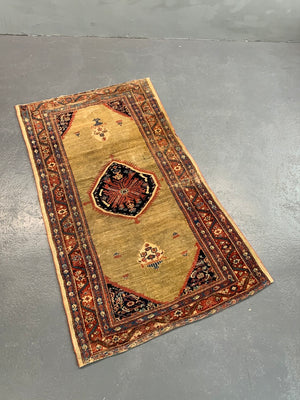 Antique Ferreghan rug (190 x 109cm)