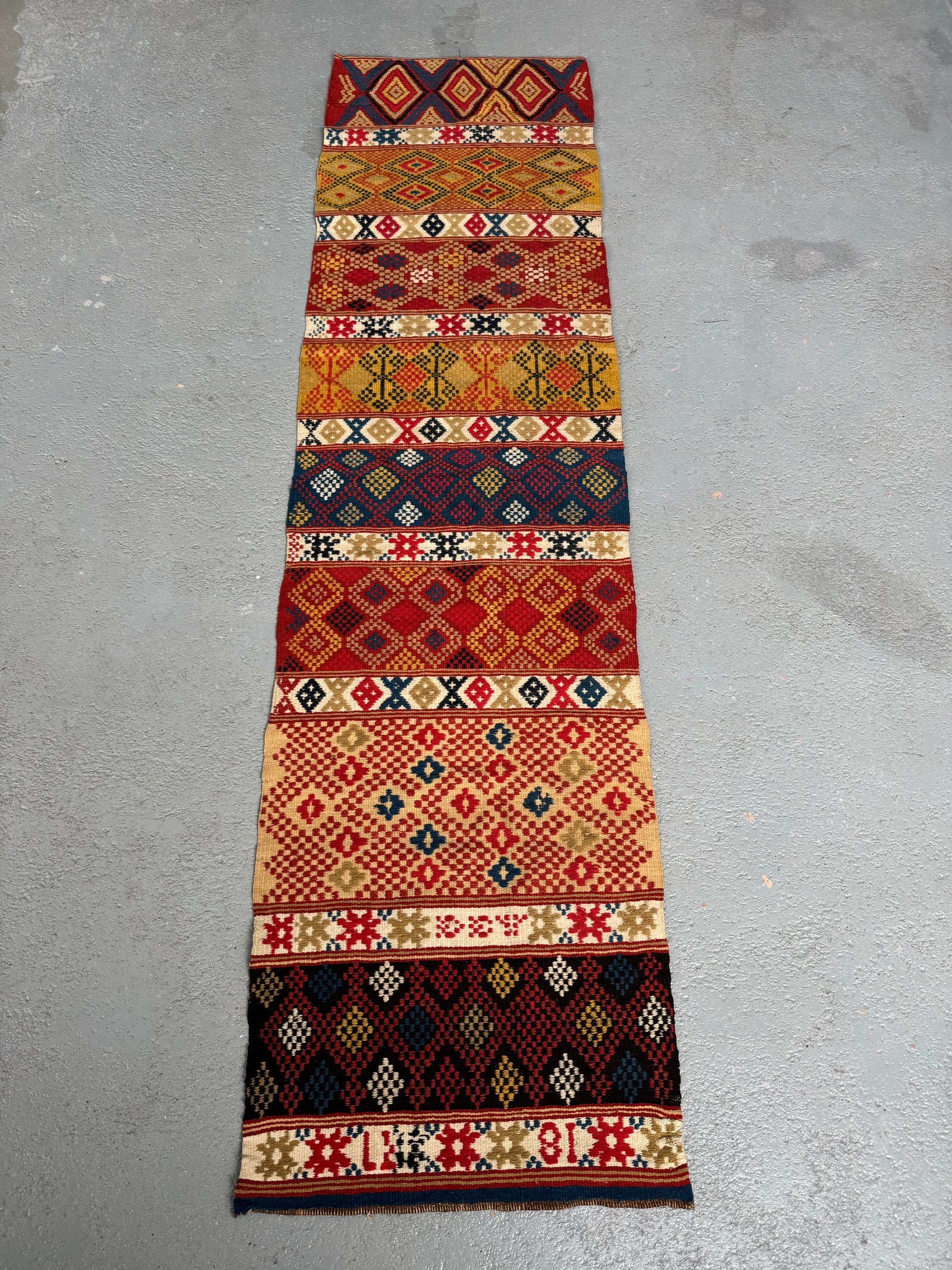 Swedish vintage wool drättaduk bench cover / runner / hanging (183 x 48cm)