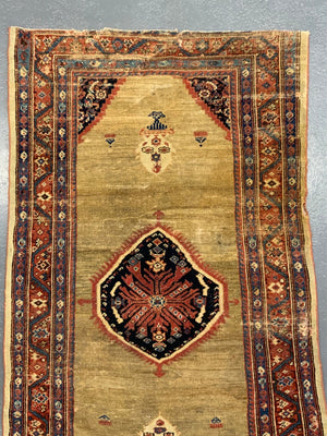 Antique Ferreghan rug (190 x 109cm)