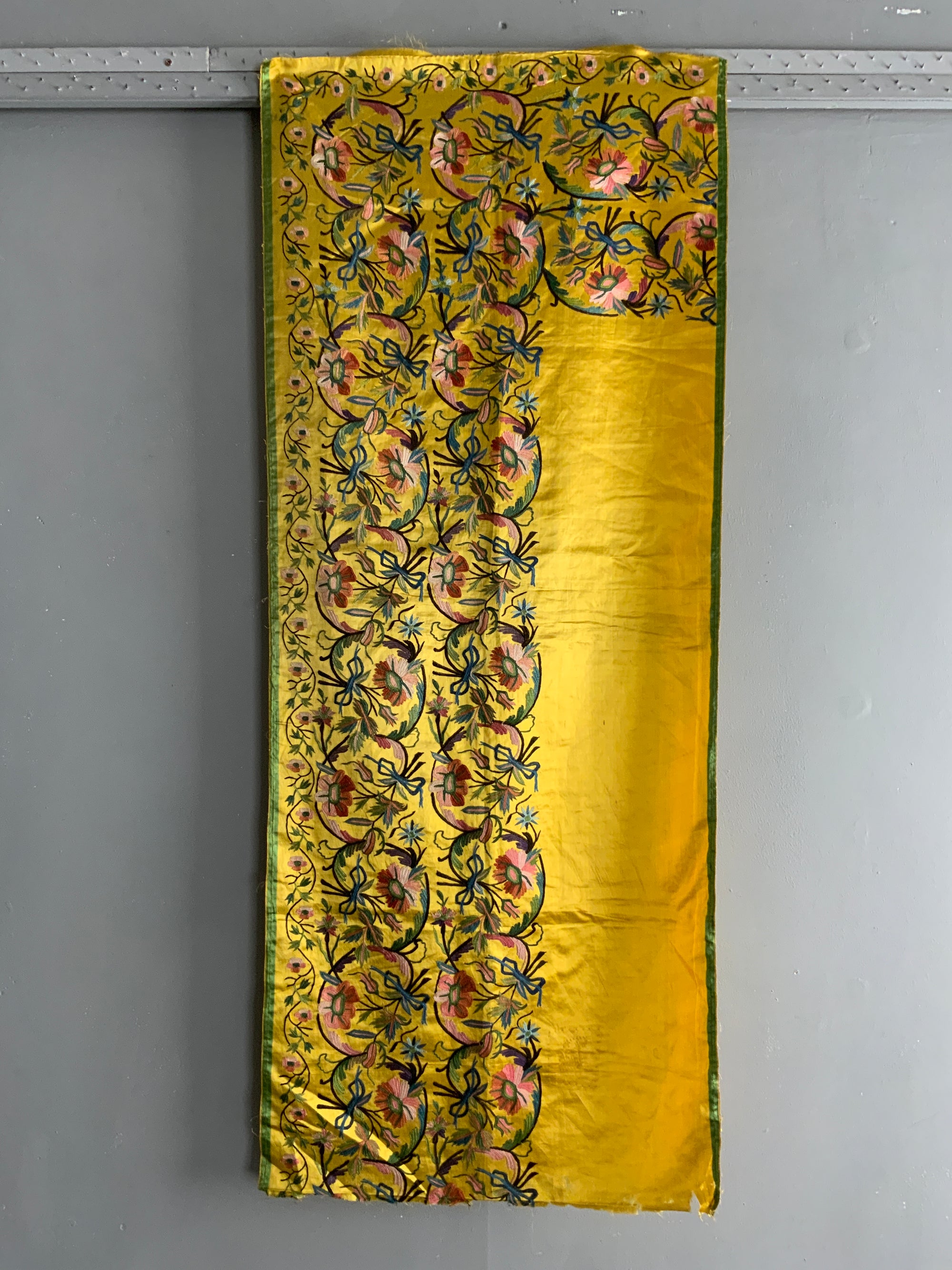 Ottoman yelow silk antique embroidery(127 x 52cm)