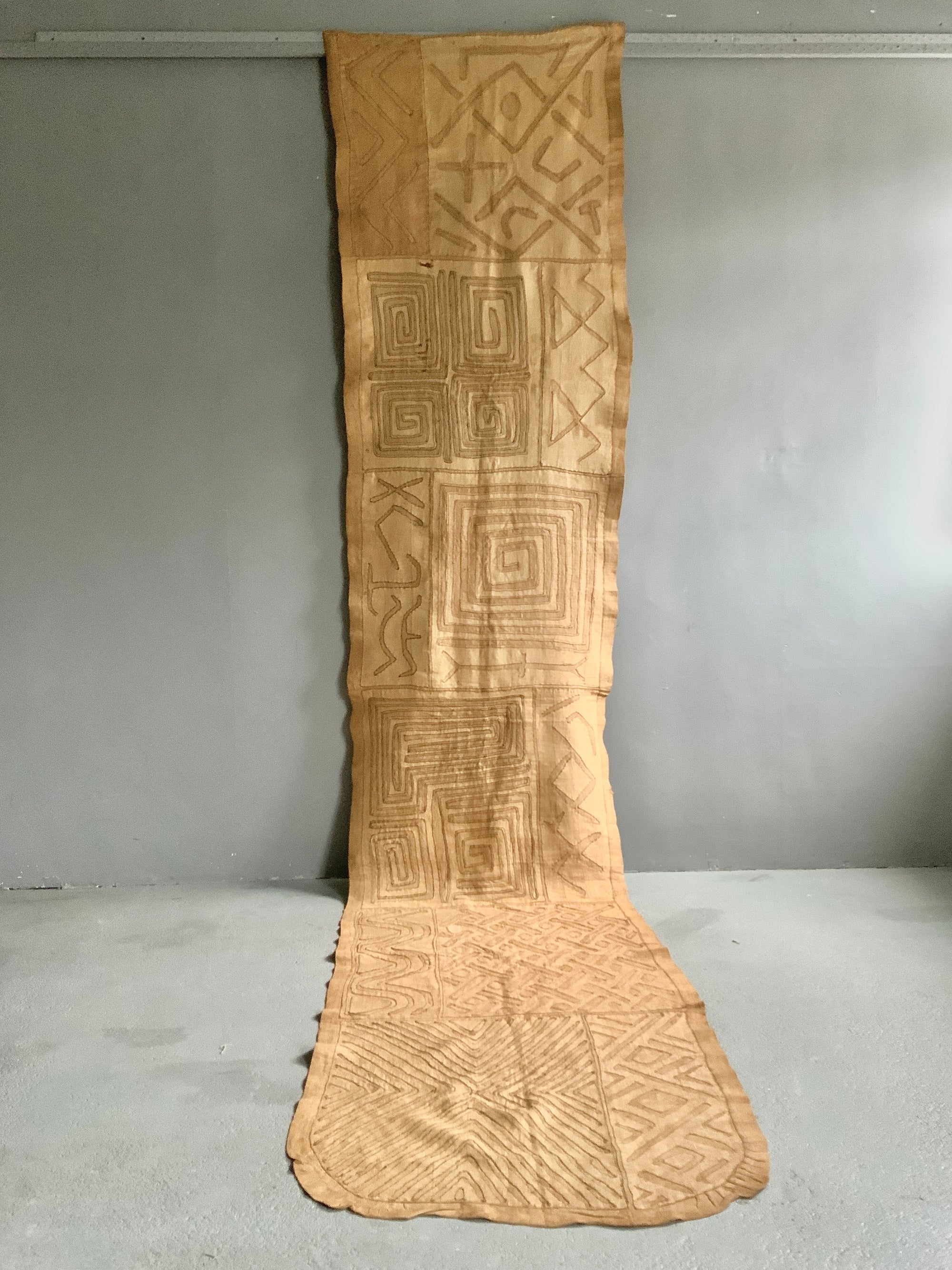 Congolese raffia skirt (369 x 79cm)