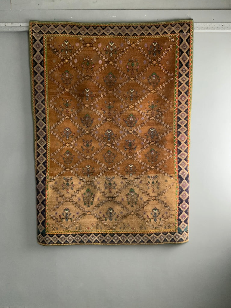 Indian vintage Agra rug (173 x 125cm)