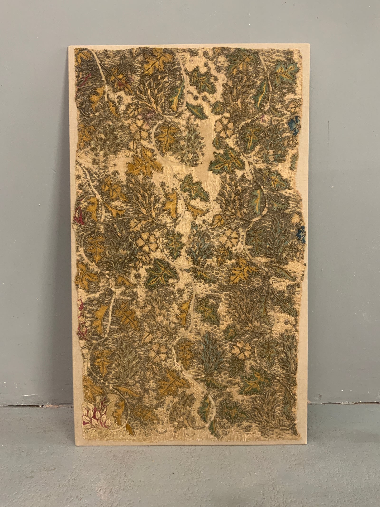 15/16th c. antique embroidered fragment possibly Burgundian (85 x 48cm)