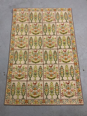 European needlework rug (170 x 111cm)