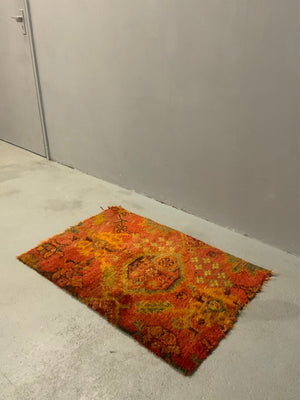 Ushak antique carpet fragment (96 x 64cm)