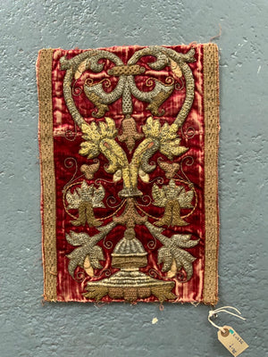 Italian late renaissance embroidery on velvet (33 x 22cm)