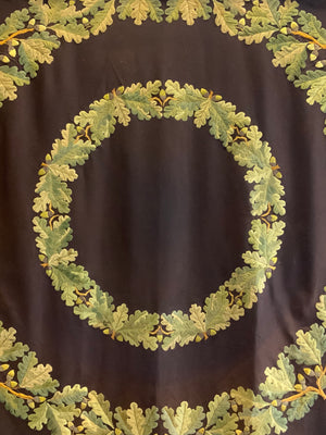 Edwardian wool tablecloth with oakleaves (135 x 135cm)
