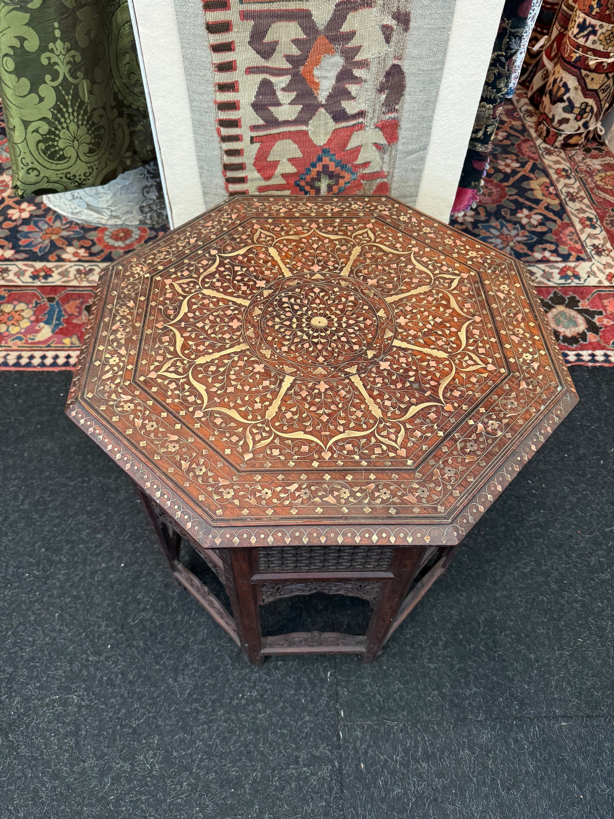 Anglo-Indian antique Punjab Hoshiapur brass / copper inlay octagonal table (61 x 61 x 61cm)