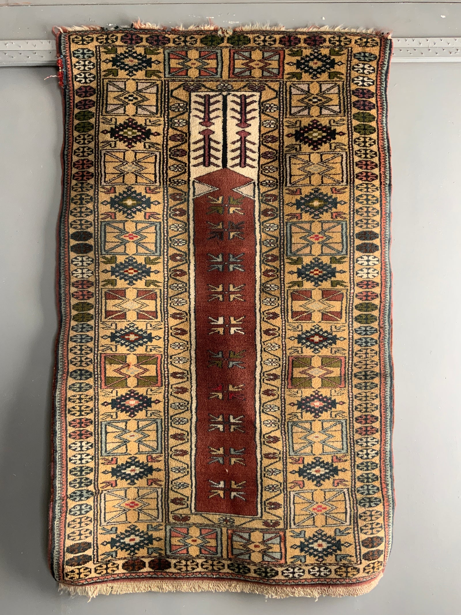 Turkish Melas modern rug with niche design (142 x 87cm) *AF