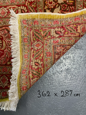 Tabriz carpet (362 x 287cm)