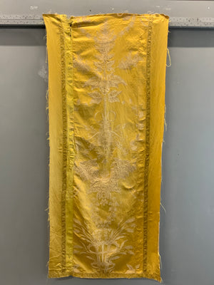 Yellow satin silk with arrows (155 x 70cm)