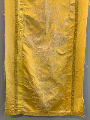 Yellow satin silk with arrows (155 x 70cm)