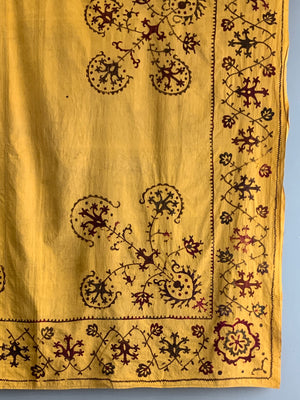 Uzbekistan / Tajikistan vintage suzani embroidery (137 x 130)