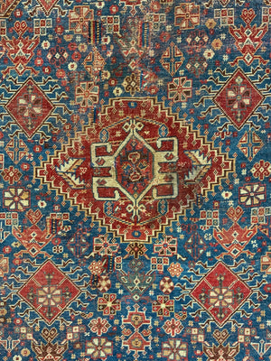 Qasgai antique rug with medallion (192 x 143cm)