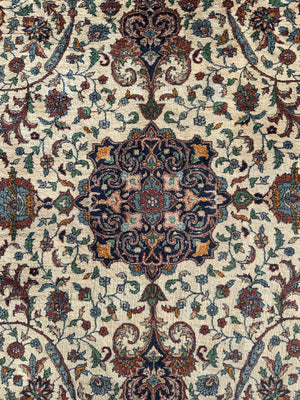 Indian carpet of Tabriz design ivory field (308 x 220cm)