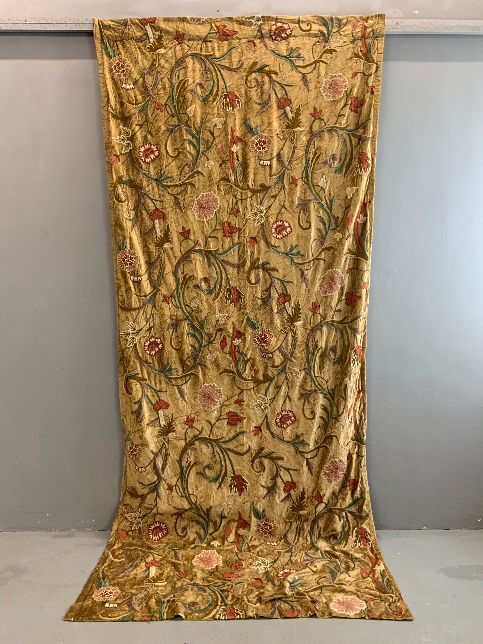 Kashmir vintage crewel work (291 x 124cm)