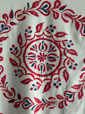 Hungarian antique embroidery (114 x 107)