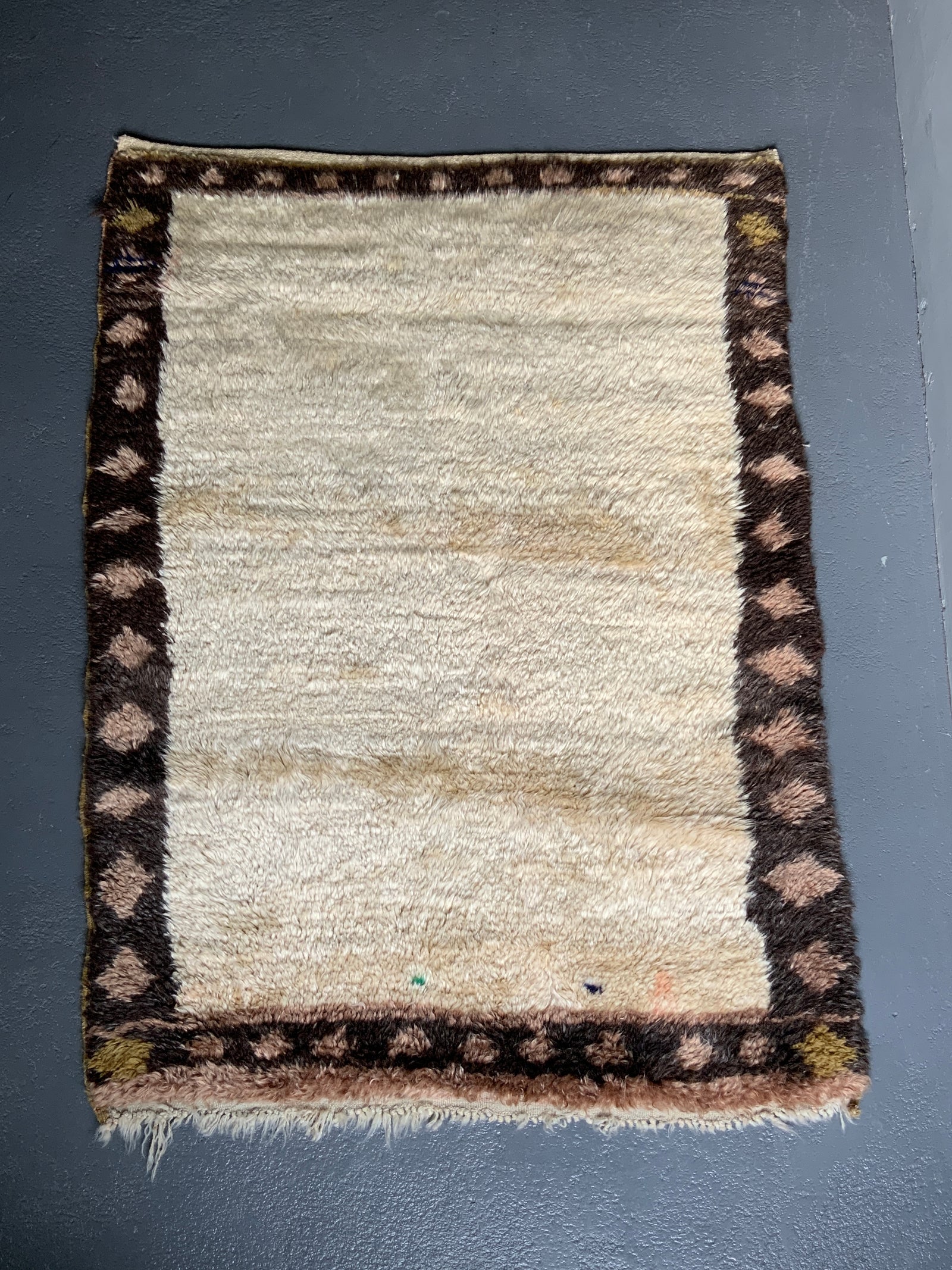 Turkish plain centre Tulu rug (165 x 117cm)