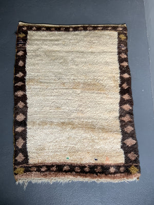 Turkish plain centre Tulu rug (165 x 117cm)