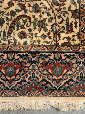 Indian carpet of Tabriz design ivory field (308 x 220cm)