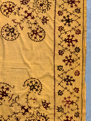 Uzbekistan / Tajikistan vintage suzani embroidery (137 x 130)