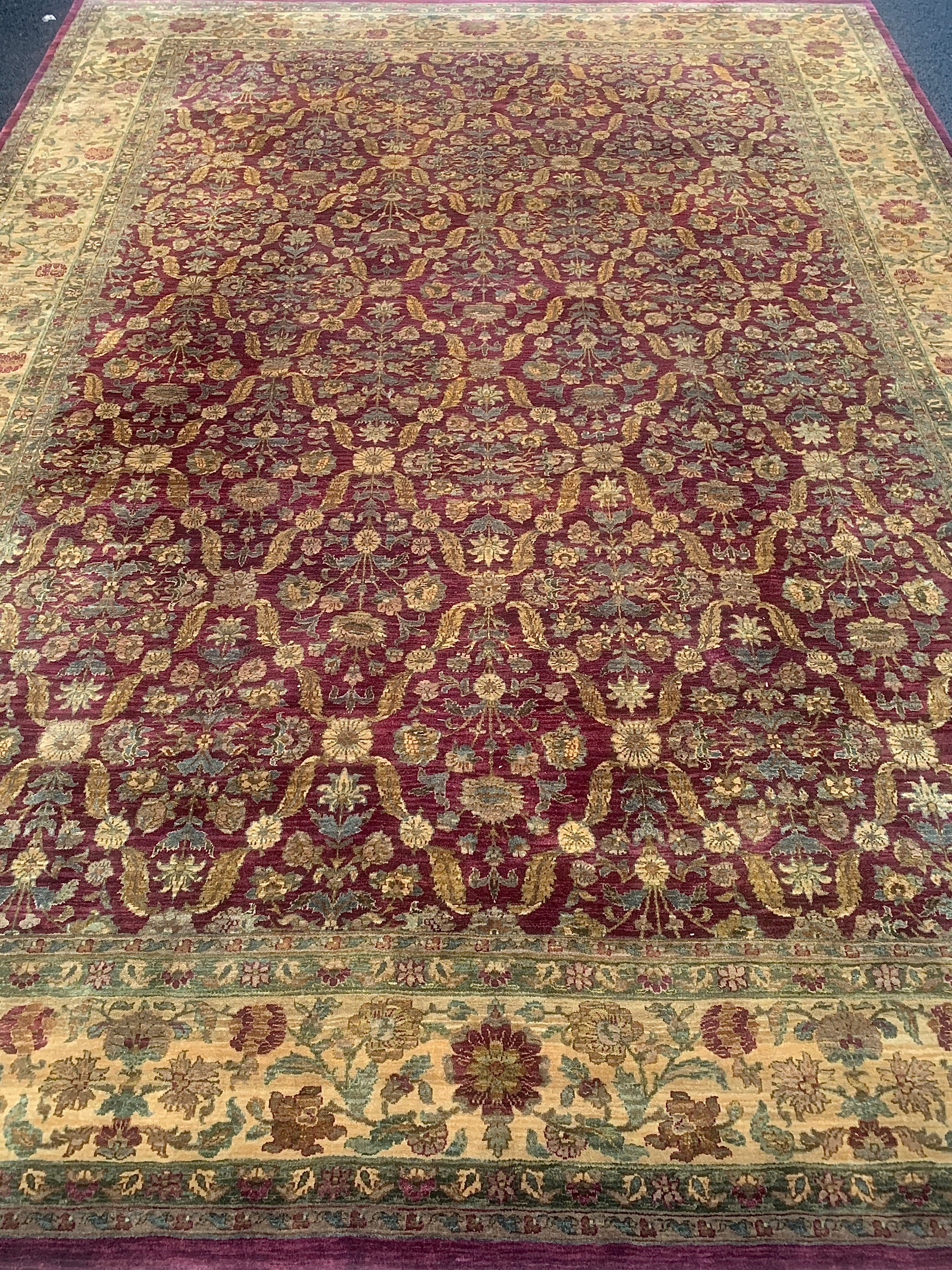 Mughal design Indian carpet (435 x 311cm)