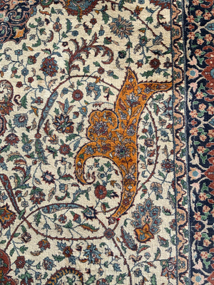 Indian carpet of Tabriz design ivory field (308 x 220cm)