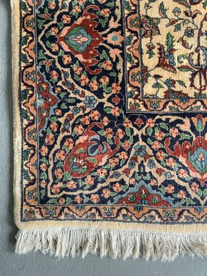 Indian carpet of Tabriz design ivory field (308 x 220cm)
