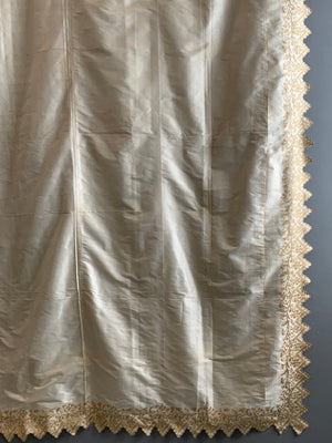 Aleppo Ottoman period Aghahbani edged silk bedcover (225 x 174cm)