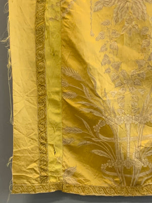 Yellow satin silk with arrows (155 x 70cm)