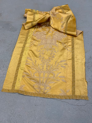 Yellow satin silk with arrows (155 x 70cm)