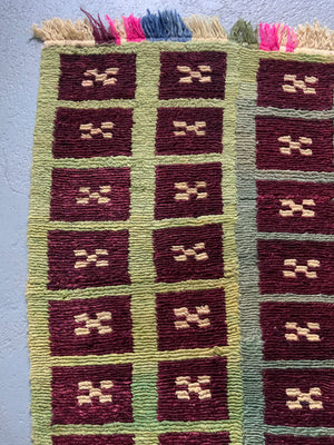 Turkish looped pile Çeki Tülü rug (115 x 108cm)